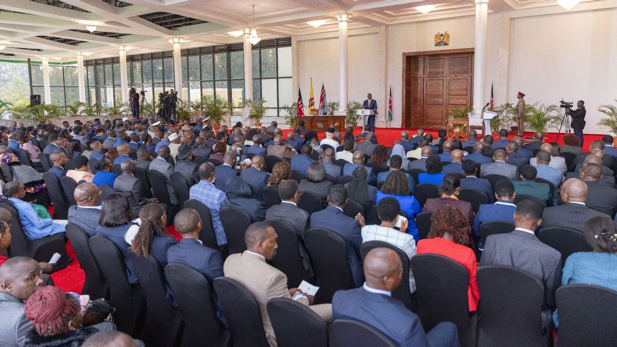 Le nouveau cabinet dilantik, la police disperse les manifestants de l'anticorps au Kenya avec du gaz lacrymogène