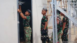 TNI Sediakan Air Siap Minum di Huntara Kayu Pasak Agam Sumbar