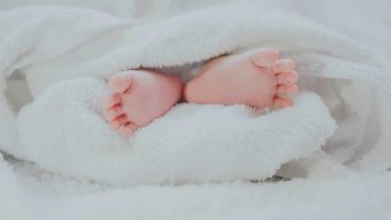  Wanita 27 Tahun Ditangkap Buntut Bawa Bayi 5 Bulan ke Tempat Hiburan di Inggris Terkena Serangan Jantung