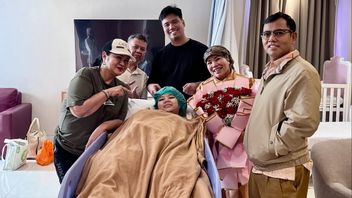 Becoming A Standby Father, Frans Faisal Is Ready To Be Prepared And Learn To Change Diapers For His Daughter