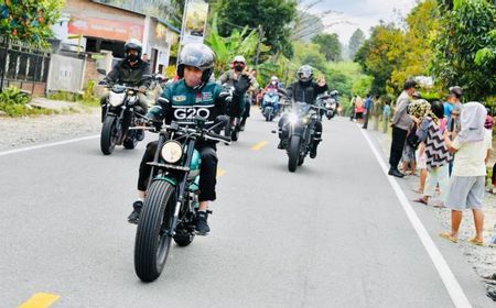 Dari Toba ke Parapat, Presiden Jokowi Naik Motor