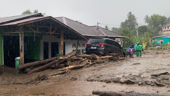 2 Padang Residents Died Dragged By River Currents