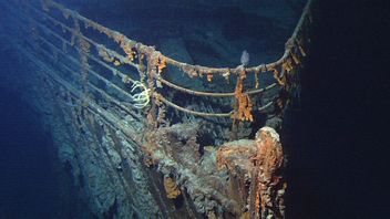 観光客をタイタニックの行方不明の遺跡に連れて行く潜水艦、英国の億万長者の乗客の一人