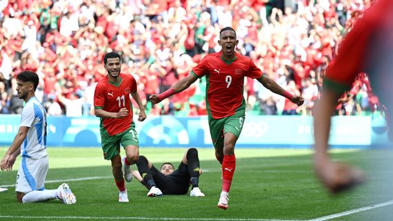 L'Argentine perd 1-2 face au Maroc lors d'un match d'ouverture chaotique, la France gagne facilement