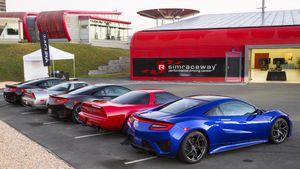 سيارة NSX الجديدة وسيارة ICE الحديثة ، هذا هو الاتجاه الجديد الموجه إلى الأمام