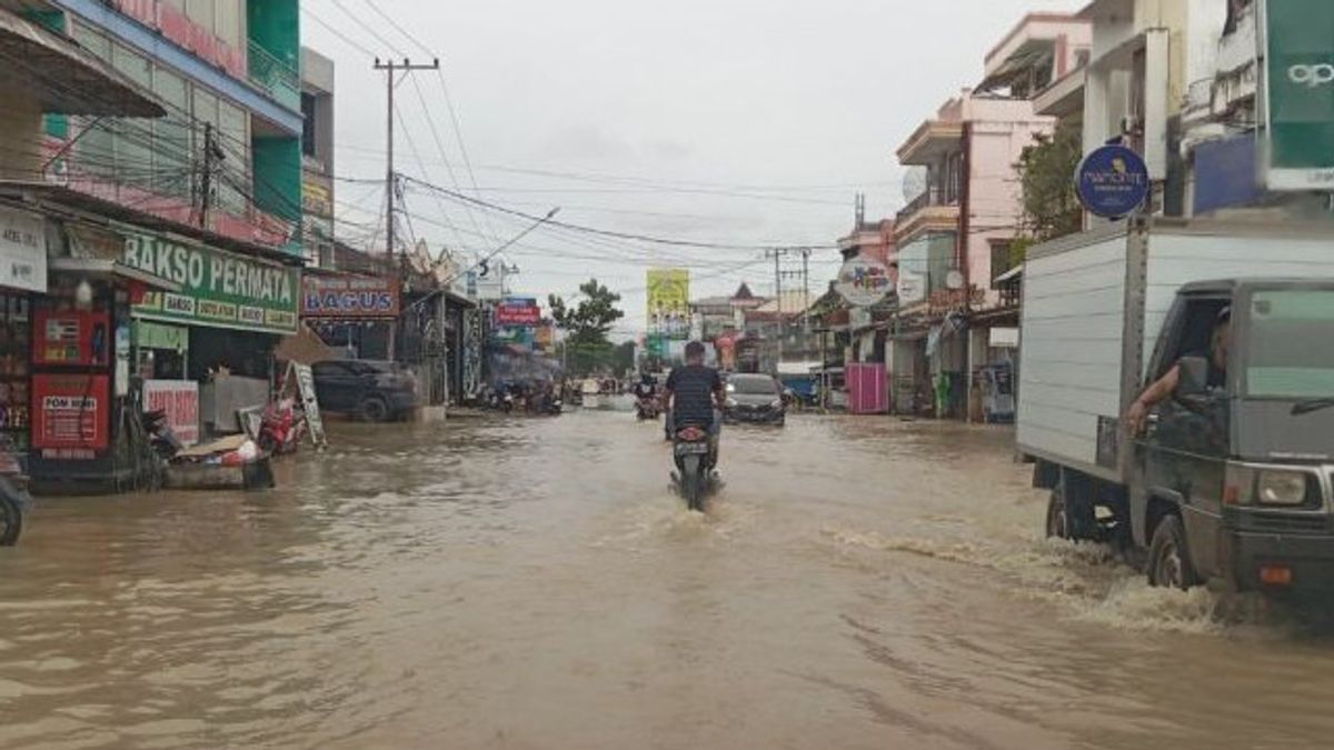 Floods Soak 26 Points In Samarinda, Toddlers Reportedly Lost In The Current