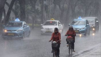 الطقس اليوم ، حذرت BMKG من خطر هطول أمطار غزيرة مصحوبة بالبرق في عدد من المناطق في إندونيسيا