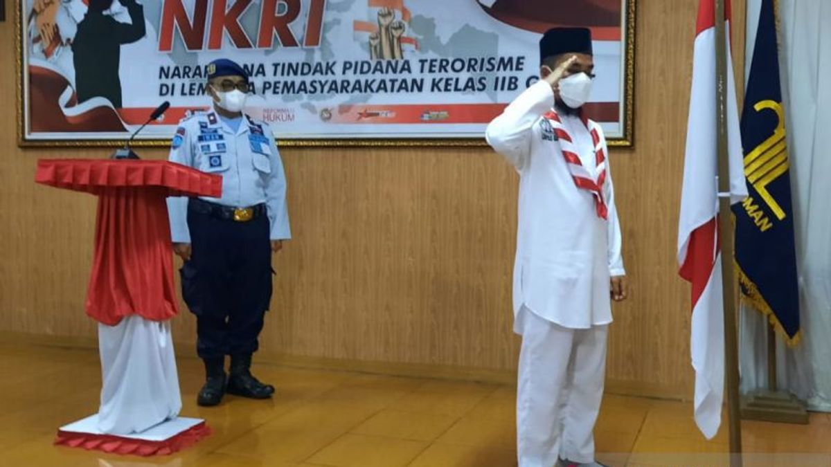 以前参与JAD恐怖分子，现在Napiter Mulyanto宣誓效忠NKRI，承诺专注于家庭和工作管理
