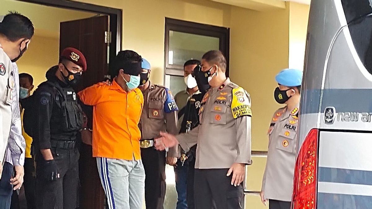 Mata Ditutup Kain Hitam, 22 Terduga Teroris Dipindahkan dari Jatim ke Jakarta