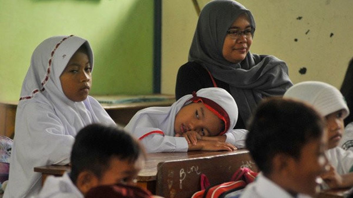 病毒式传播的体育老师涉嫌殴打学生,Disdik Pekanbaru证实禁止学校判处身体暴力