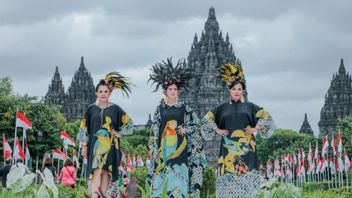 在普兰巴南Gatwalk Nusantara展出的美丽的印尼原装布料
