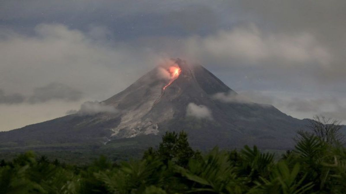 Lundi matin, l’activité volcanique du mont Merapi reste élevée