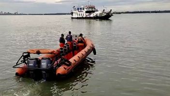 Le cargo d’origine chinoise d’ABK est tombé dans les eaux de Kotabaru, Kalsel, Basarnas, effectuez une recherche