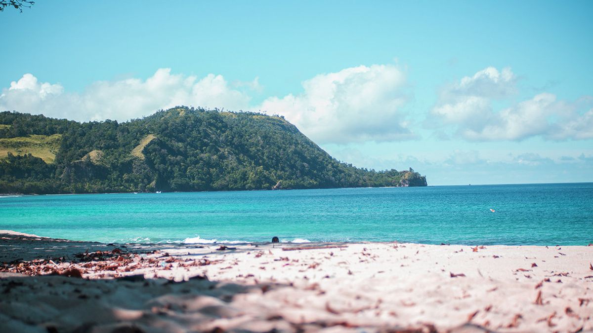 La beauté de la plage de Likupang dans le nord de Sulawesi avec un sable blanc incroyable