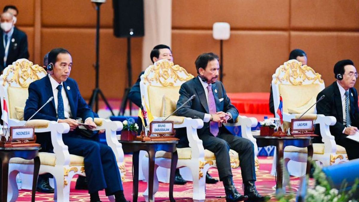  ジョコウィ氏、ASEANカンボジア首脳会議開会式出席後、写真展視察予定