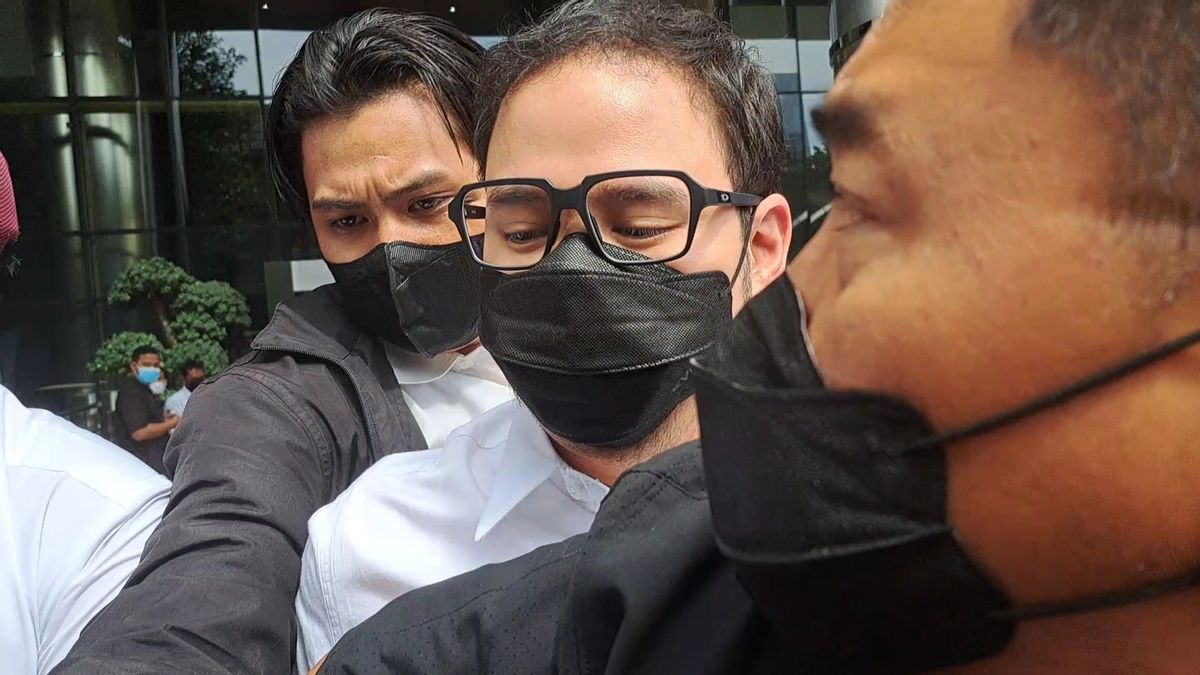 Dito Mahendra Bungkam Usai Diperiksa KPK, Pengawalnya Dorong-dorong Minta Jalan