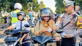 ゼブラ・スメル作戦の14日間、シトゥボンド警察はヘルメットを着用していない最もラリンの違反を記録した