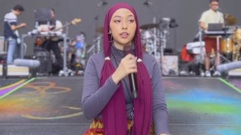 Jinan Laetitia présente une nouvelle chanson lors de l’ouverture du concert Coldplay