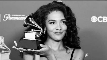 Le nom d'Olivia Dean est utilisé par une gare de train à Manchester pour accueillir les BRIT Awards