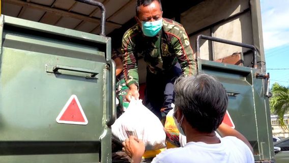 Kasad General Andika Provides Multivitamin Assistance For Dr Soetarto Hospital Yogyakarta