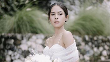 4 Portraits Of Maudy Ayunda's Wedding Reception In Bali, Wearing A White Dress Like A Princess