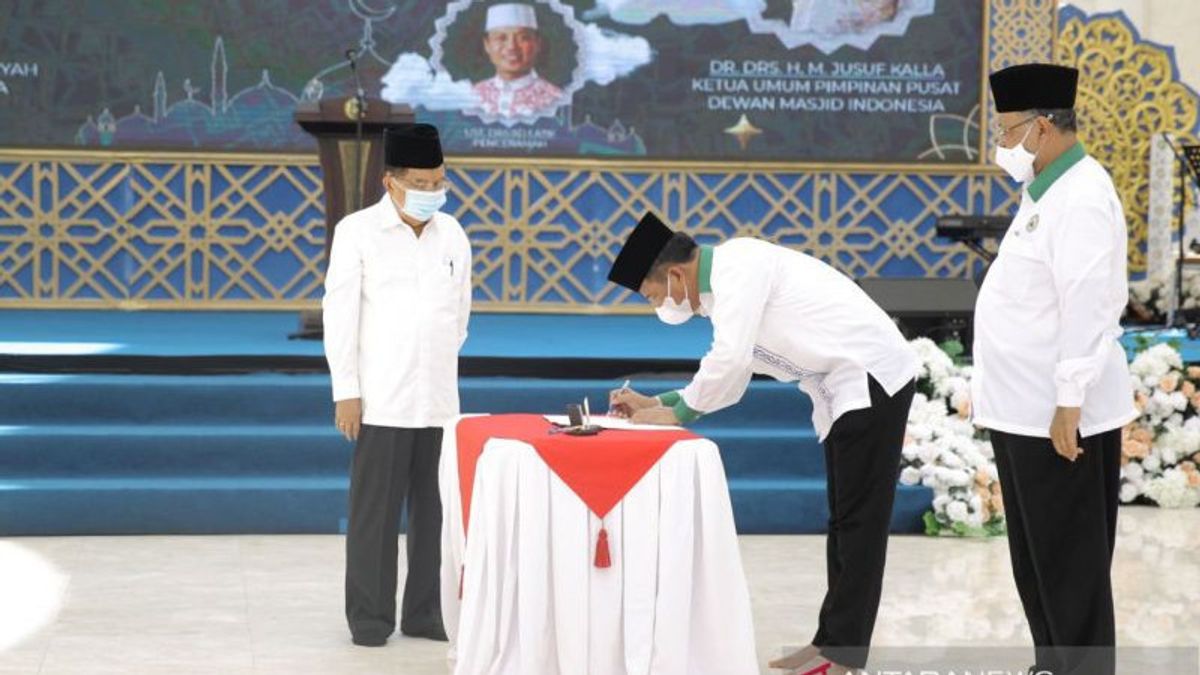 Lantik Ketua DMI Kepri, Jusuf Kalla Pesan Jangan Fokus Hanya Pada Rumah Ibadah Saja Tapi...