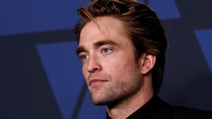 Karantina COVID-19 Robert Pattinson Berakhir, Syuting <i>The Batman</i> Mulai Lagi