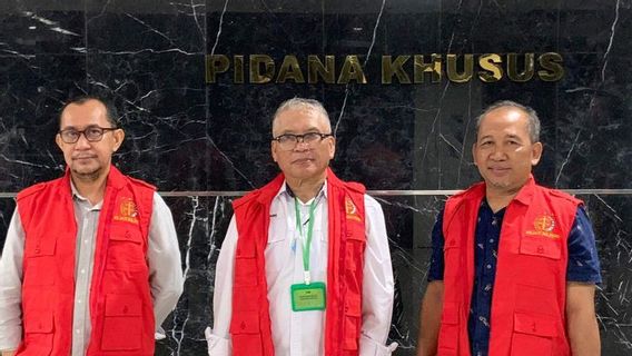 Tampang 3 Tersangka Kasus Korupsi Bank Sulteng Saat Ditahan, Ada yang Seolah Tersenyum