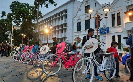 Berkah Libur Tahun Baru, Penyedia Jasa Sepeda Ontel di Kota Tua Penghasilannya Rp400 Ribu Satu Hari