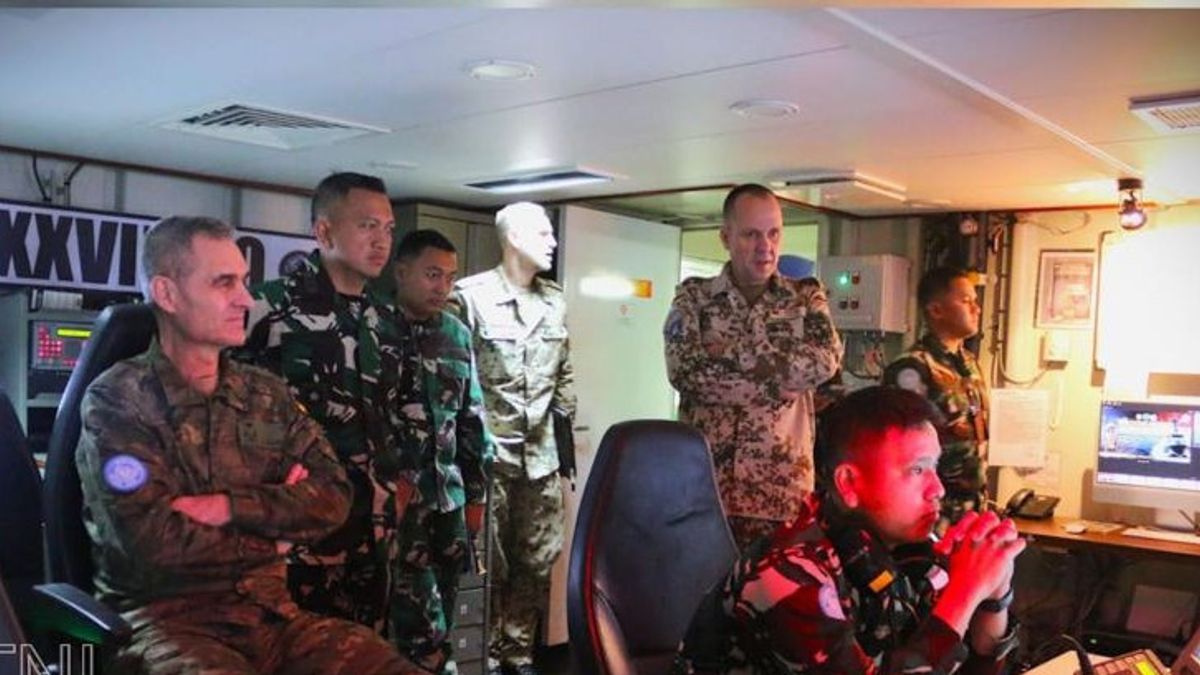 接受联合国儿童基金会部队在黎巴嫩的访问,印度尼西亚驻海军参谋部的工作人员讨论海洋防御