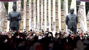 Ruhut Minta Deklarator KAMI Tunjuk Hidung Sendiri Sebelum Lawan Jokowi