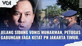 VIDEO: Ahead Of Munarman's Sentencing Session, Joint TNI-Polri Officers Keep Tight East Jakarta District Court