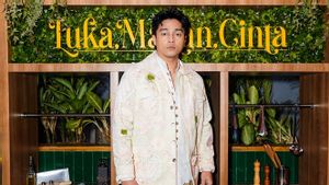Deva Mahenra Belajar Jadi Chef berkat Serial “<i>Luka Makan Cinta</i>”