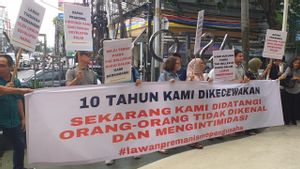 Owner Of The Bellevue Radio's Condotel Unit In A Protest Action