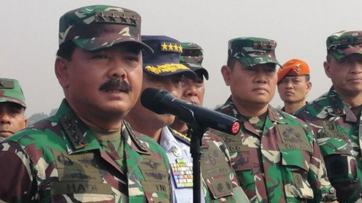 TNI 指挥官哈迪 · 贾扬托元帅确保所有 Tni 士兵参加 COVID - 19 疫苗接种