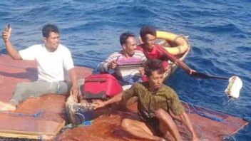 Kapal Tenggelam di Sumenep,  Angkut Seribu Semen dan Puluhan Triplek 