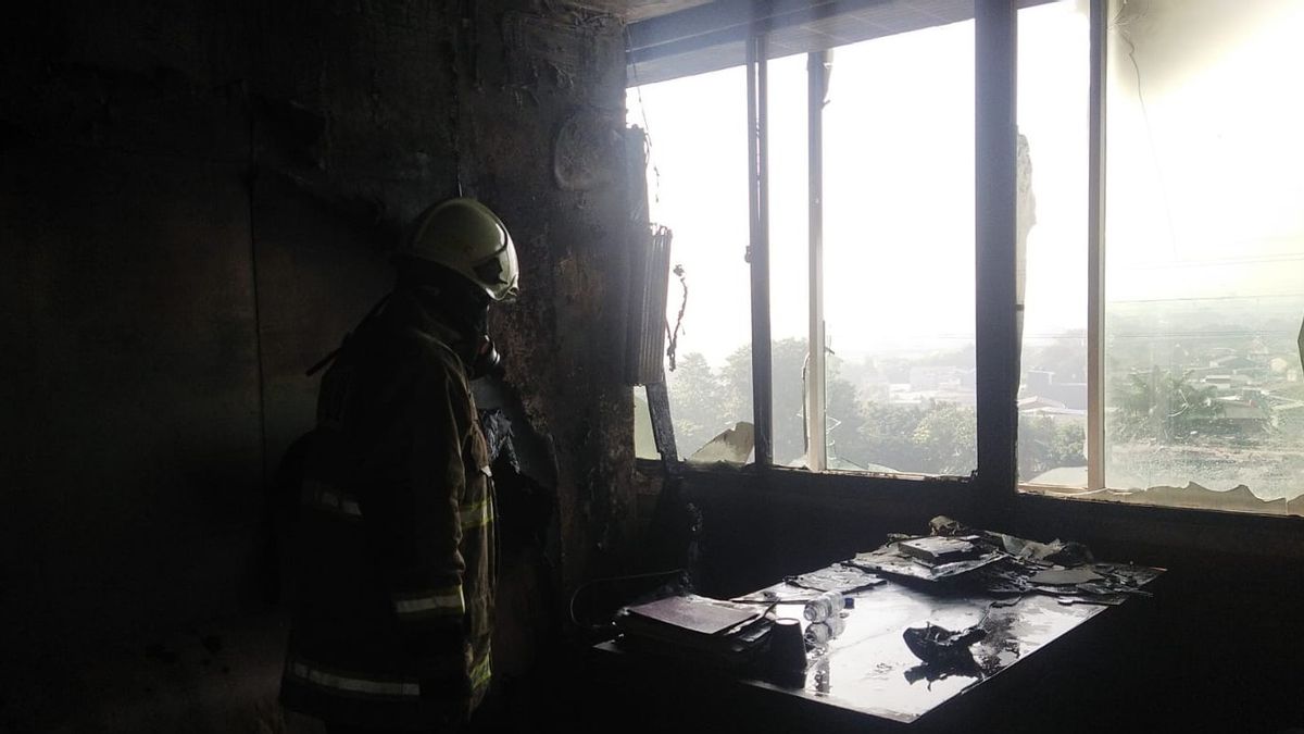 ضباط يكشفون عن سبب حريق في الطابق 5 من مبنى عصبري