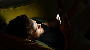 Study Reveals The Hazard Of Habits Using Cellphones Before Sleep