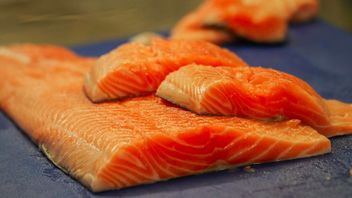 Warna Oranye Salmon Pengaruhi Kualitasnya? Begini Faktanya