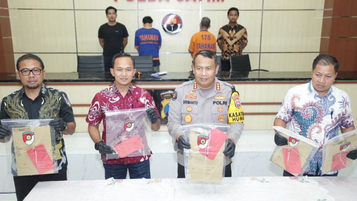 Jatim Police fixé 4 suspects de fraude sélection de candidats ASN, pertes totales pour les victimes de 7,4 milliards de roupies