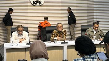 صندوق بقيمة 8 مليارات روبية إندونيسية إلى Wamenkumham ، رئيس PT CLM Helmut Hermawan محتجز في KPK