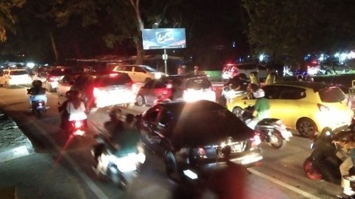 Heavy Traffic On New Year's Eve 2022 In Kendari