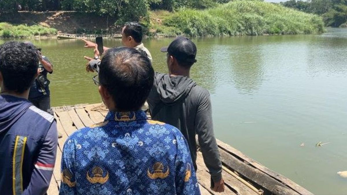 There Is A Black Semburan Around The Citarum River, DLHK Urges Residents Not To Light Fire