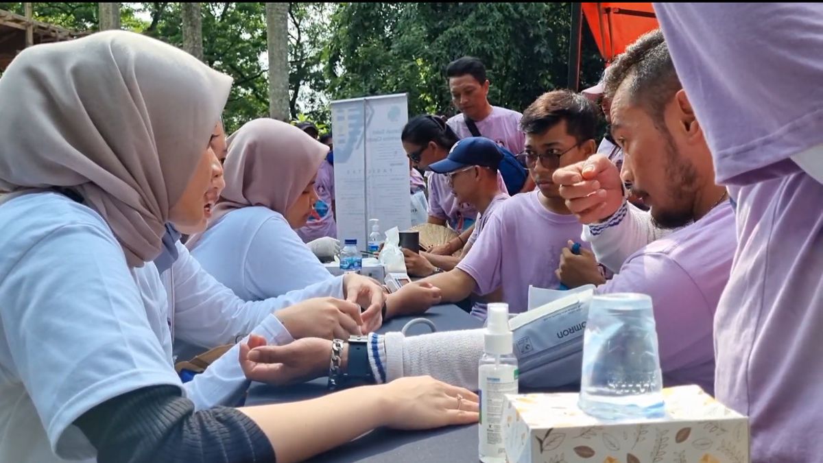 Preventing Transmission, 90 Participants With HIV Participants Participate In World AIDS Day Activities In South Tangerang