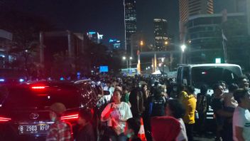 数百名居民拥挤的Citayam时装周，7月23日星期六晚上