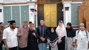 Empat Turis Prancis Masuk Islam di Masjid Raya Baiturrahman Aceh