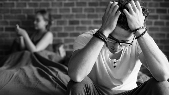 Jangan Mau Dimanipulasi! Ini Tanda-Tanda Pasangan yang Suka Playing Victim dalam Hubungan