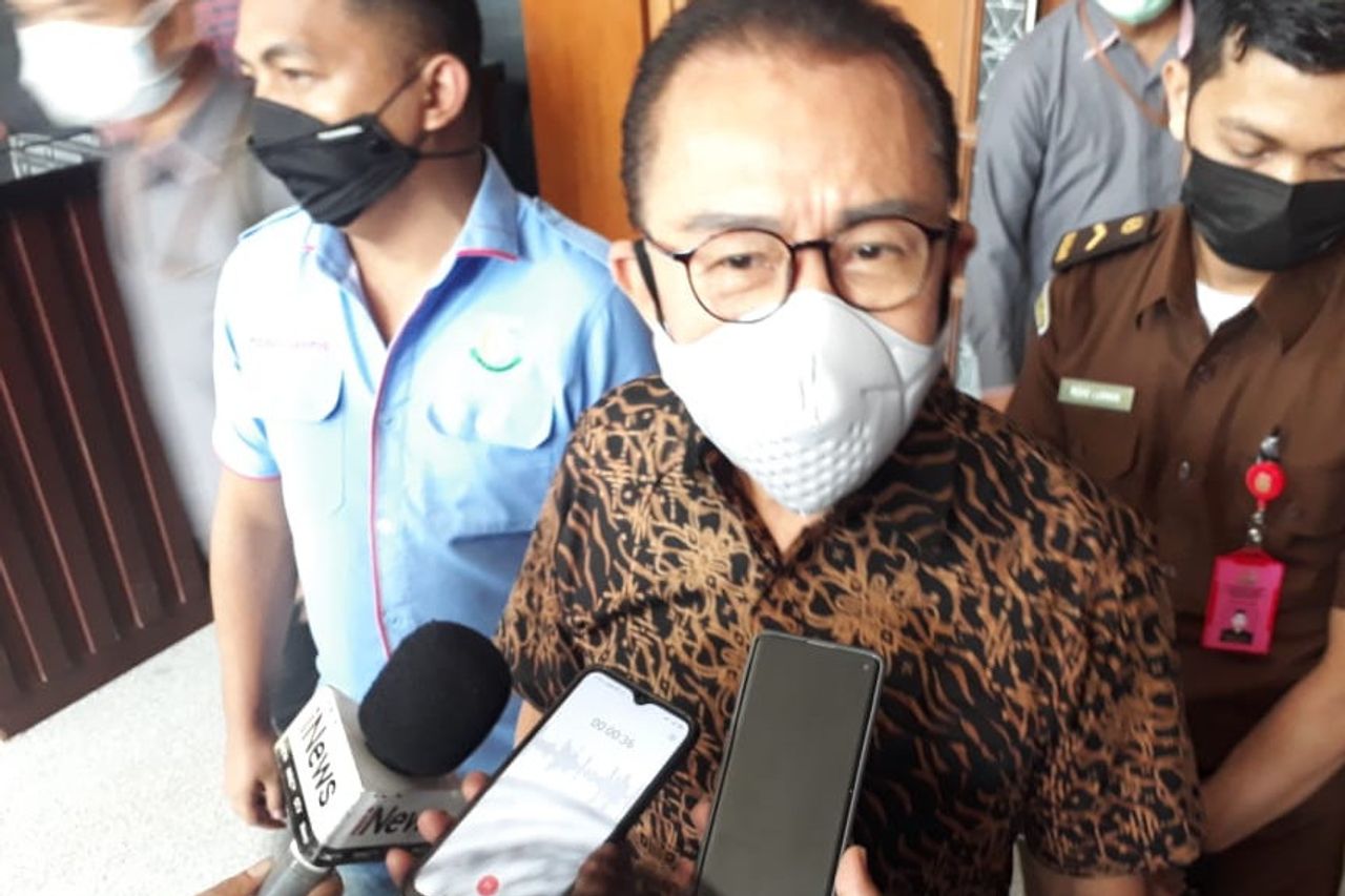 Claims Of Fraud Victim, Joko Tjandra Relaxing Ahead Of The Sentencing Session