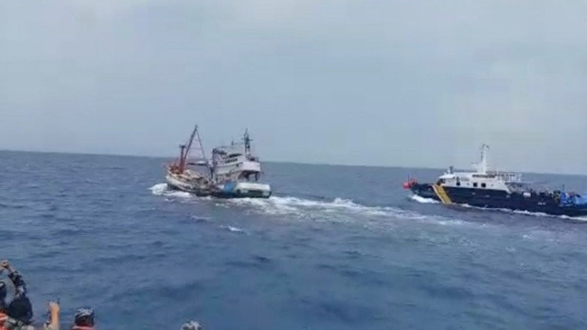 Attraper Un Bateau De Pêche Vietnamien Est Marqué Par Des Poursuites Et Des Coups De Semonce