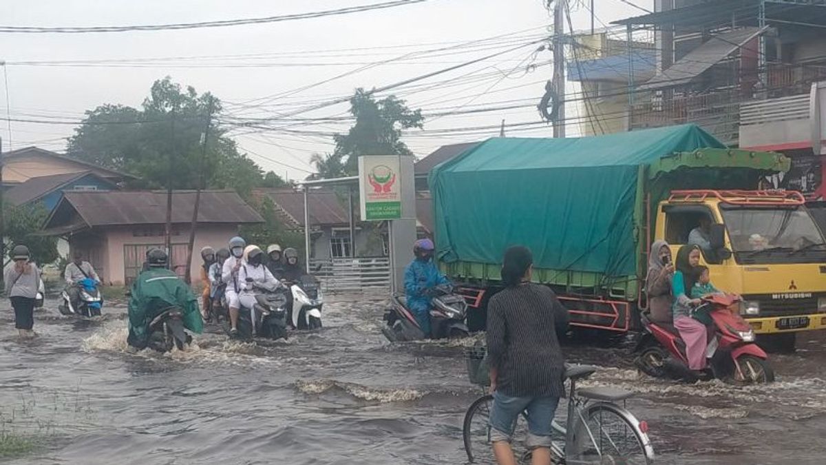 Flood Height In Singkawang Capai 80 Centimeters, 100 People Reportedly Refuge